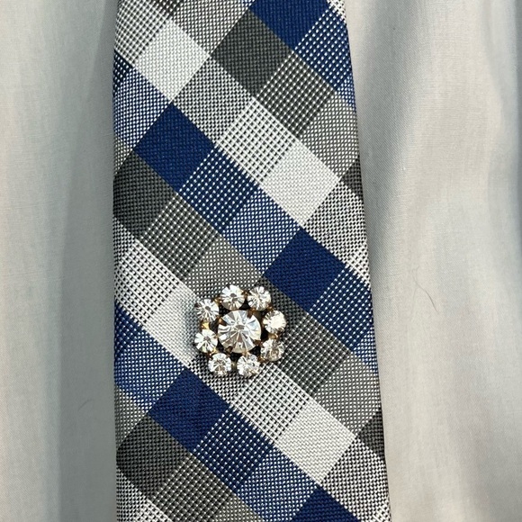 Repurposed clipon earrings turned into pins, tie tacks, brooches and pin buttons - Picture 4 of 9